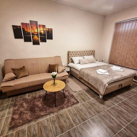 Dorce Apartmani Horgos Buitenkant foto