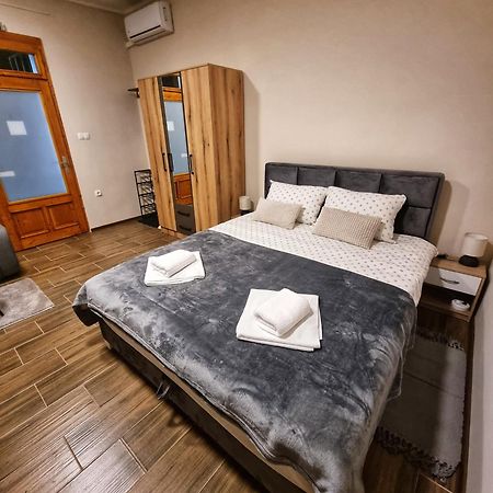 Dorce Apartmani Horgos Buitenkant foto