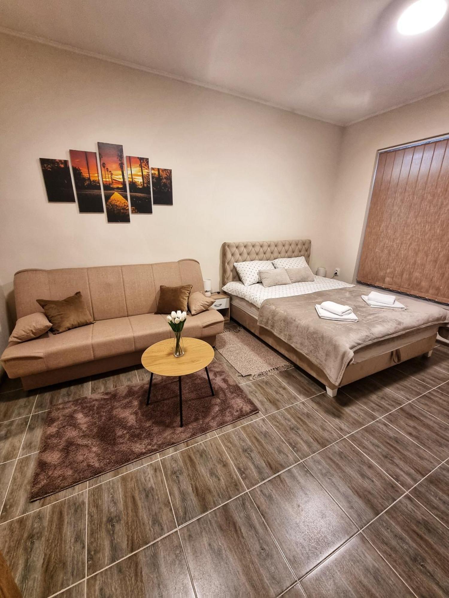 Dorce Apartmani Horgos Buitenkant foto