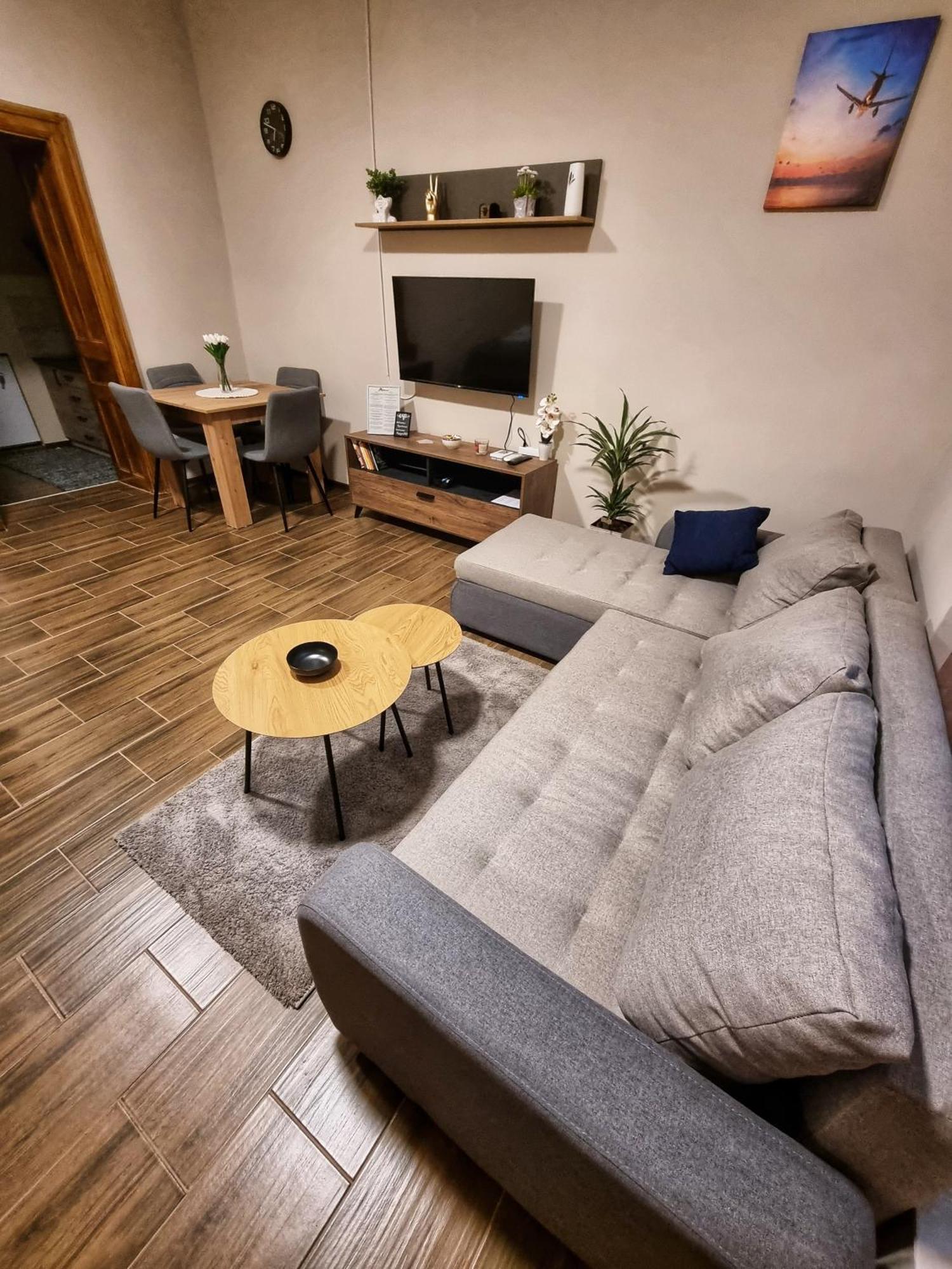 Dorce Apartmani Horgos Buitenkant foto